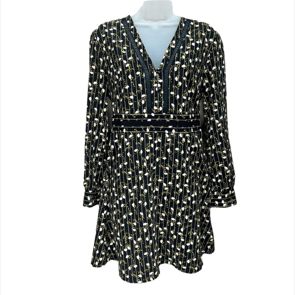 Topshop Dresses & Skirts - Topshop Floral Long Sleeves Dress Size 6